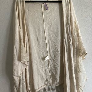 Beautiful bobo lace with fringe shall